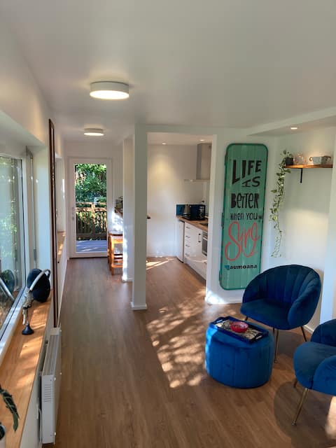 Top Airbnb: Ruru's Den (Raglan, Whale Bay/Indicators) in Waikato