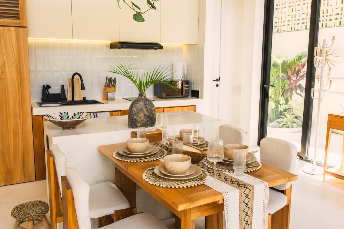 Home in Tampaksiring · 2 bedrooms · 2 beds · 3 baths รายการ Airbnb เปรียบเทียบ