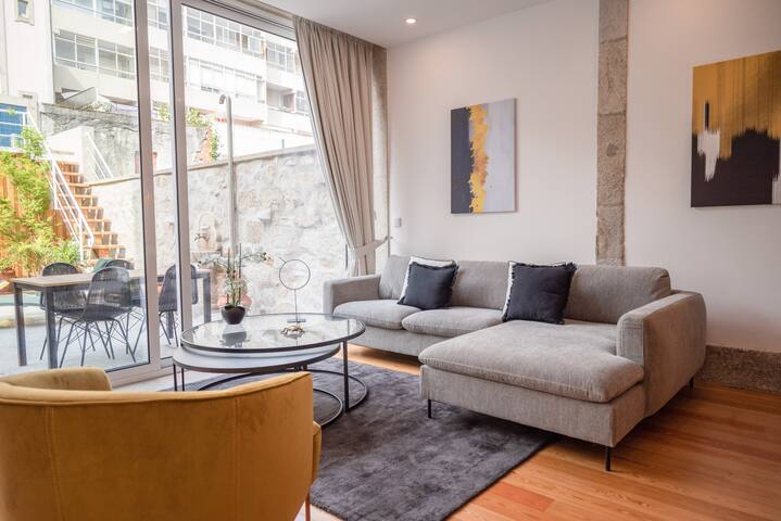 Sunny Patio Retreat Porto