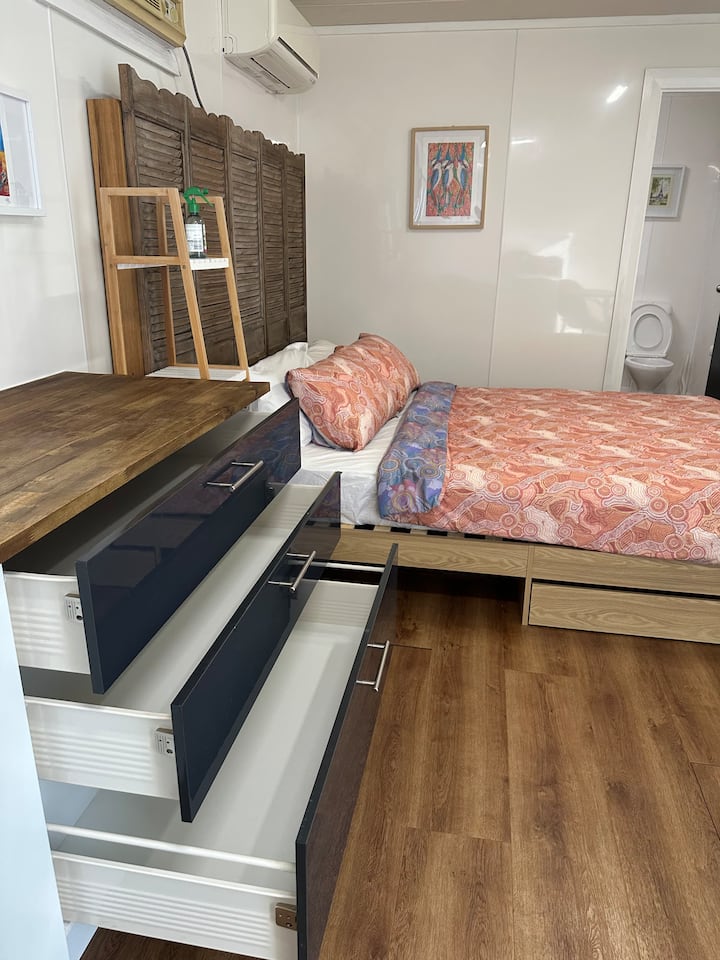 Garden Cabin Retreat– Comfort & Charm In Braitling - The Residency, Alice Springs