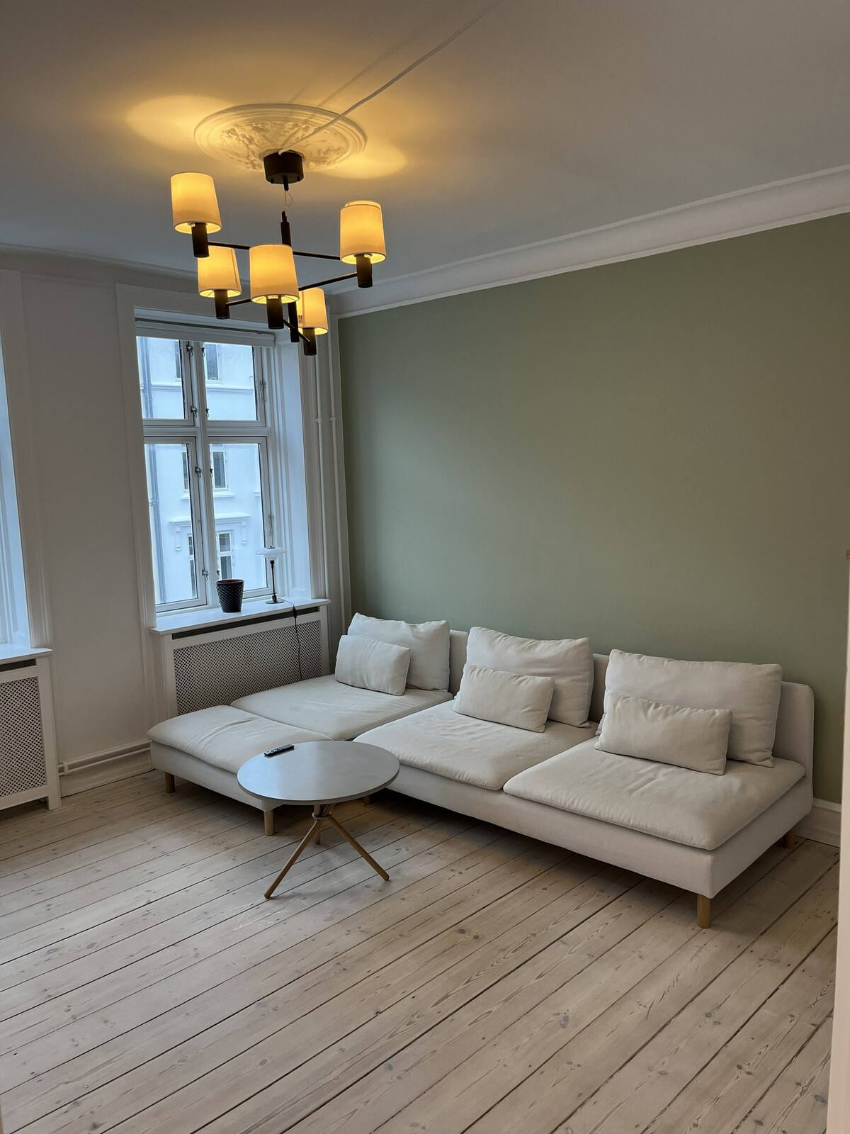 Spacious 4-room apartment near the Trianglen Metro with balcony ...