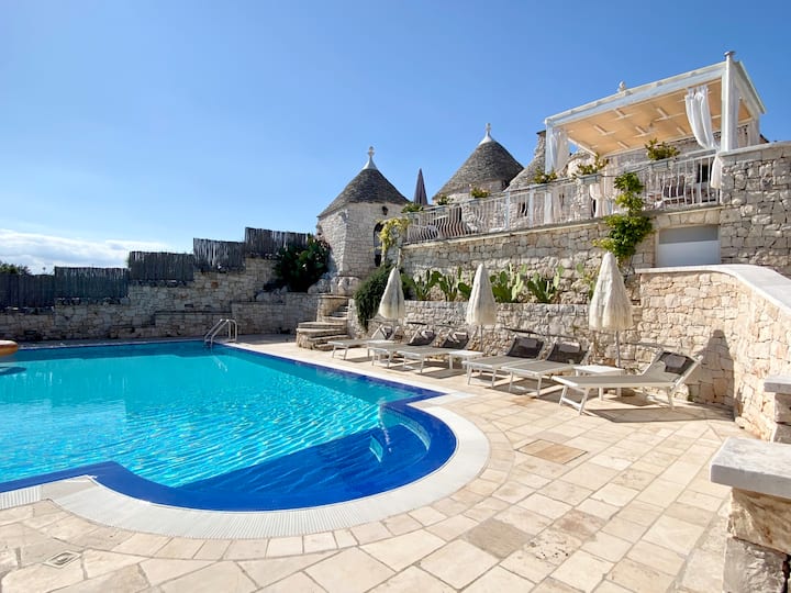 Trullo with swimming pool in Puglia - Alberobello