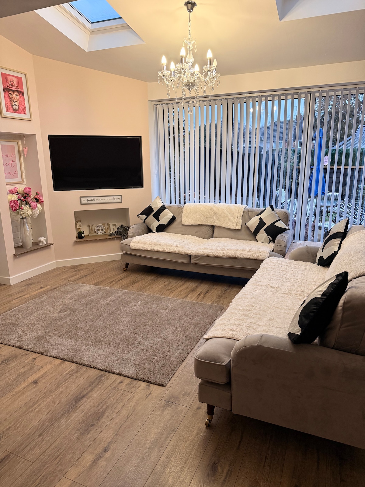 Top Airbnb: staysolihull, contractor friendly, sleeps 6 in West Midlands