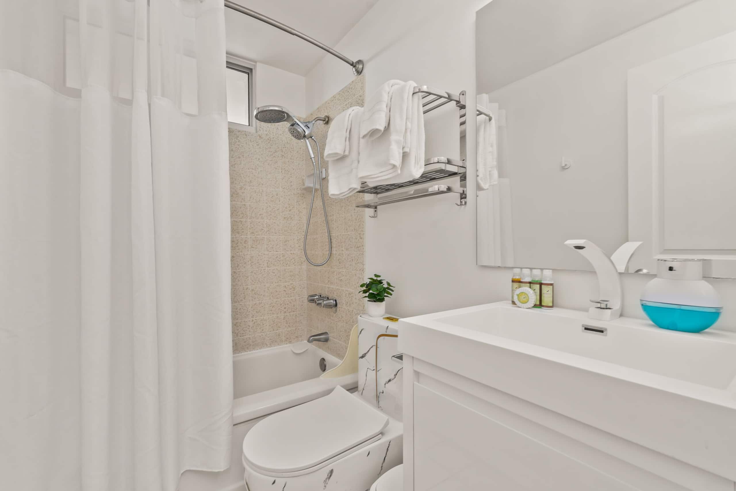 Condo in Honolulu · ★4.75 · 1 bedroom · 4 beds · 2 private baths - Image 37
