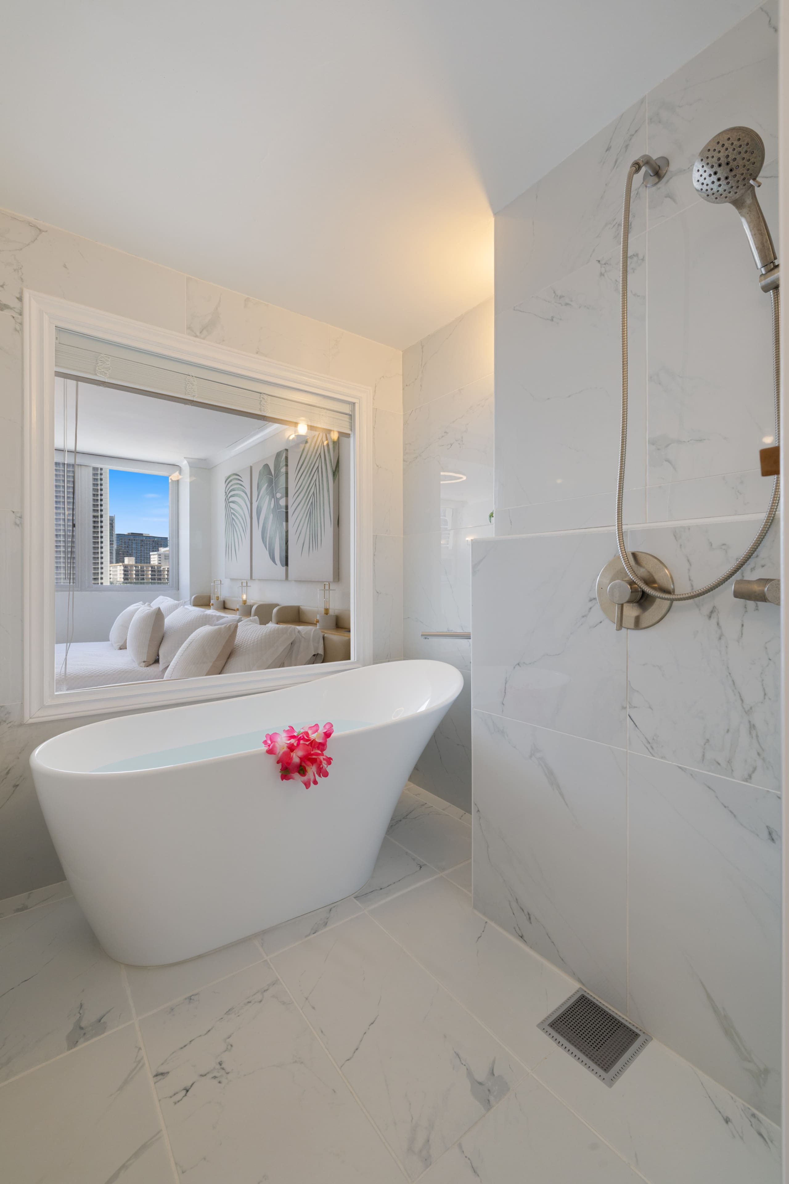 Condo in Honolulu · ★4.75 · 1 bedroom · 4 beds · 2 private baths - Image 35