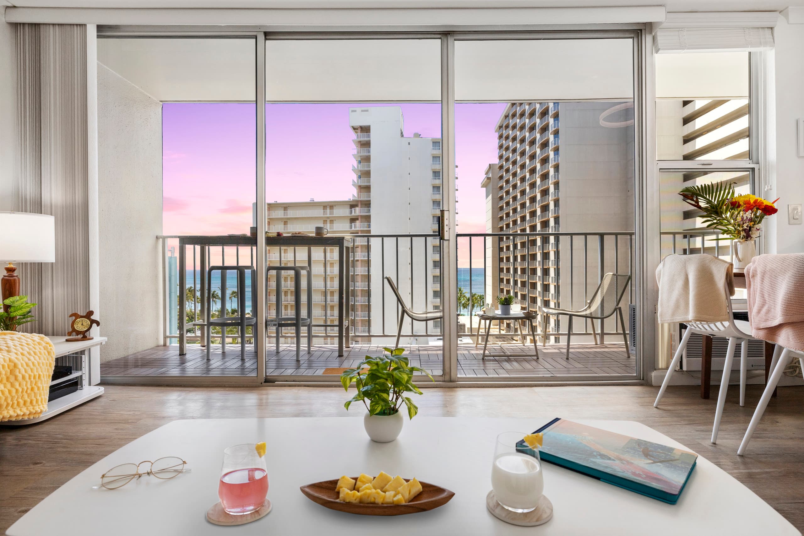 Condo in Honolulu · ★4.75 · 1 bedroom · 4 beds · 2 private baths - Image 2