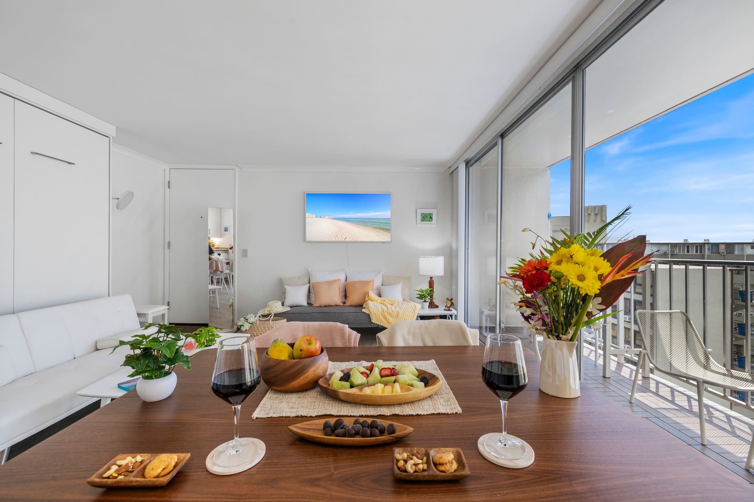 Condo in Honolulu · ★4.75 · 1 bedroom · 4 beds · 2 private baths - Image 18
