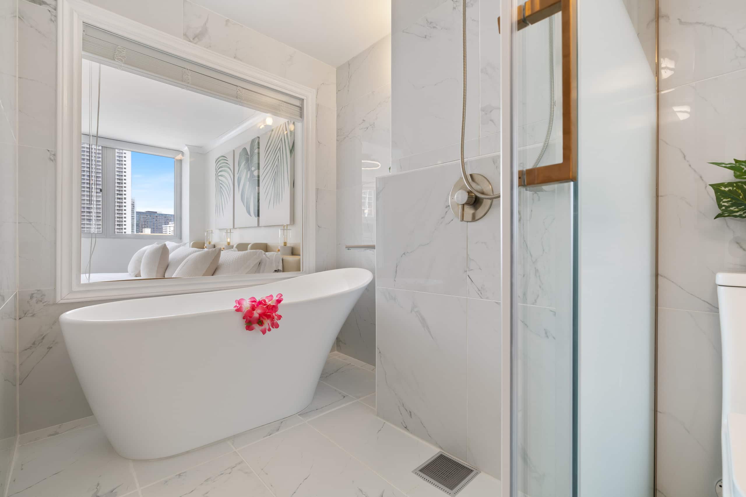 Condo in Honolulu · ★4.75 · 1 bedroom · 4 beds · 2 private baths - Image 3