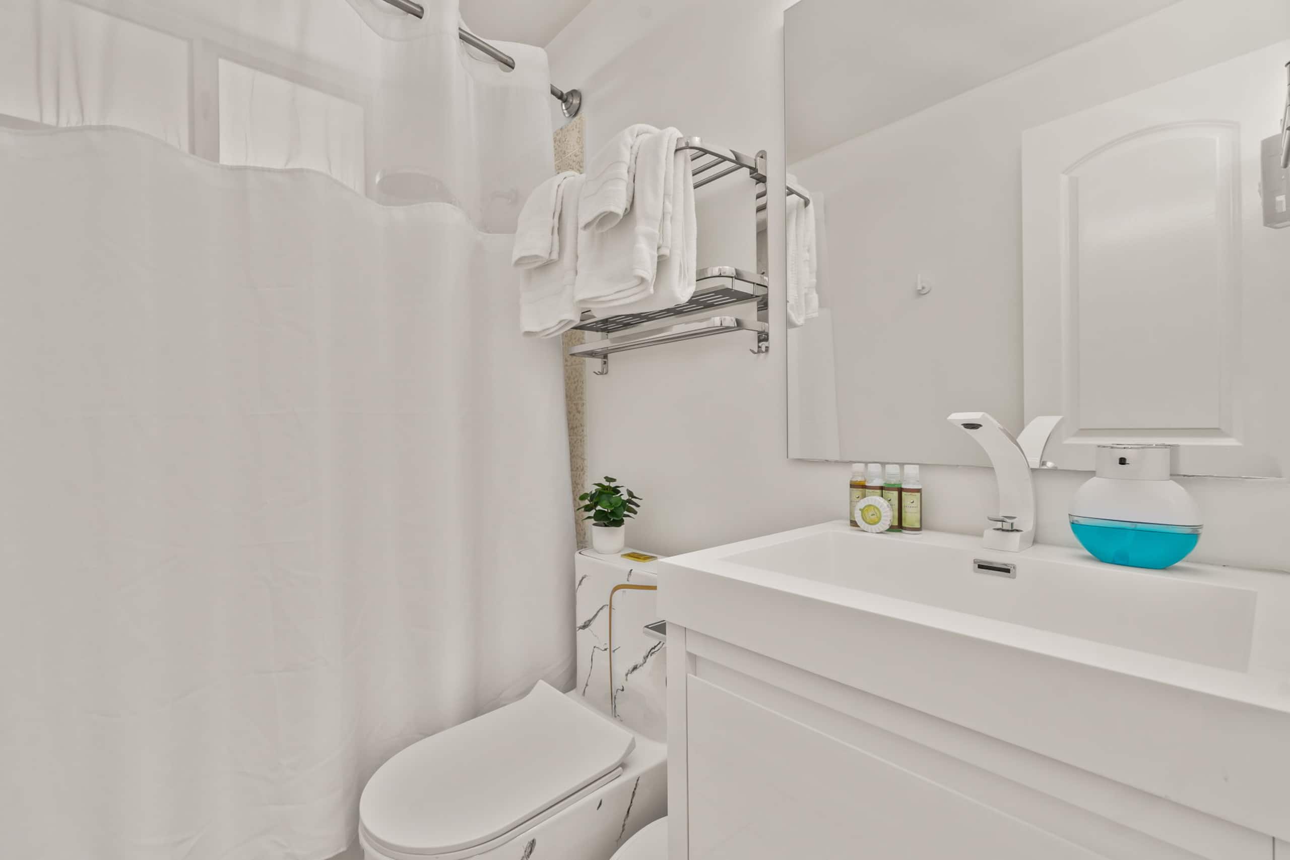 Condo in Honolulu · ★4.75 · 1 bedroom · 4 beds · 2 private baths - Image 36
