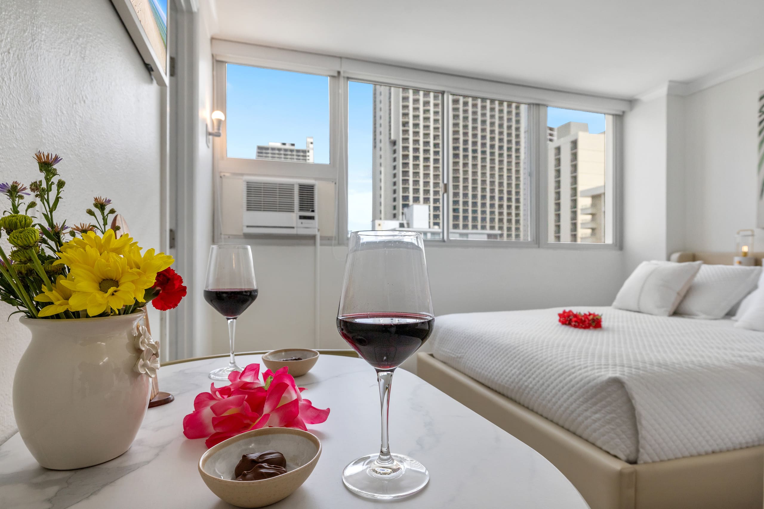 Condo in Honolulu · ★4.75 · 1 bedroom · 4 beds · 2 private baths - Image 24