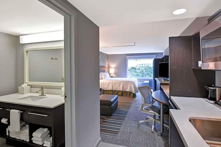 Family-friendly Suite W/ Full Kitchen & Sofa Bed - Miramar, FL