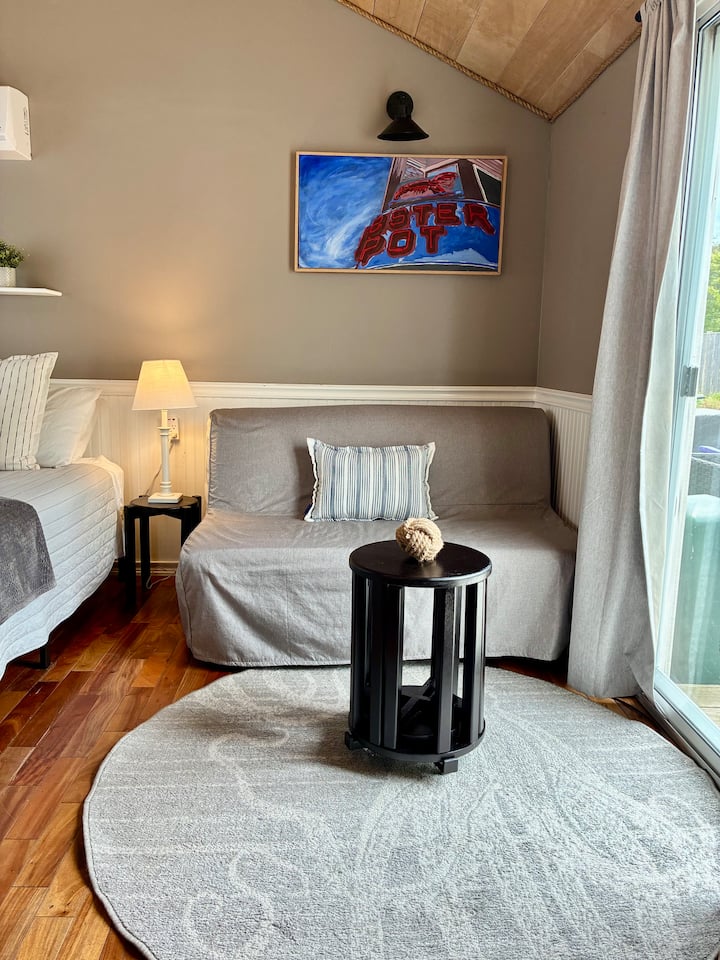 Cutest Little Cottage In The Middle Of It All! - Capo Cod, MA