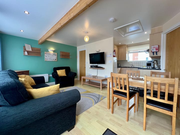 Coastal Getaway 2-bed Chalet By The Beach - Bideford