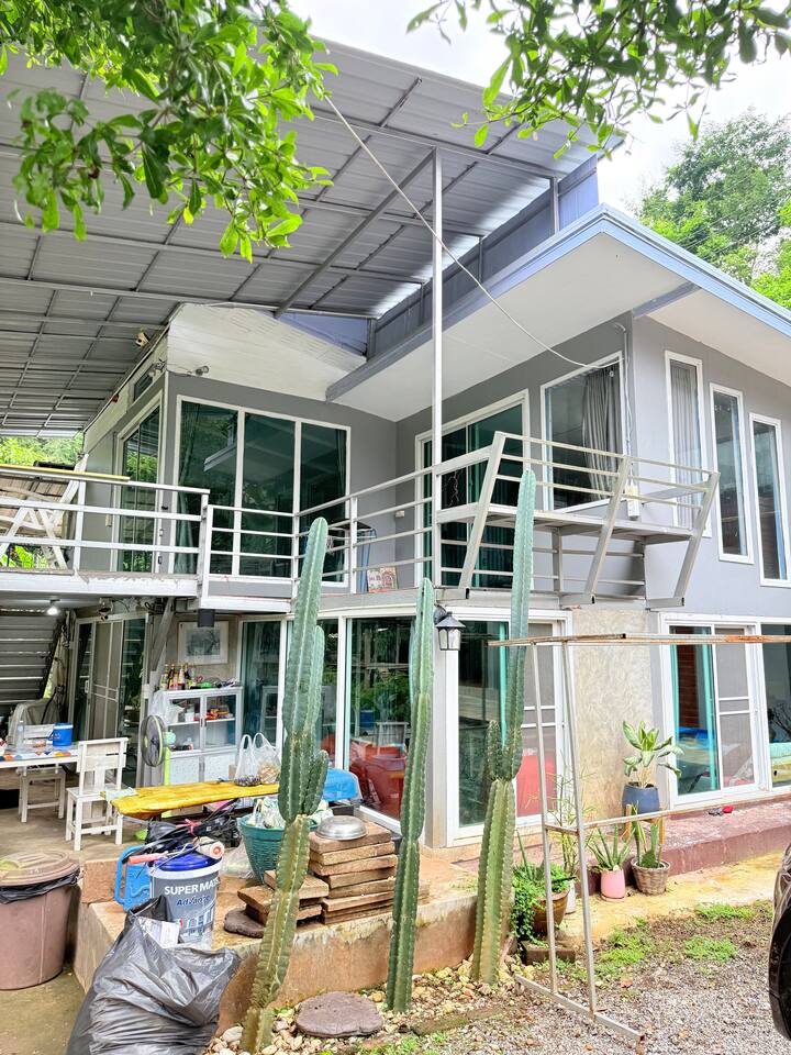 บ้านริมธาร - Mae Wang District