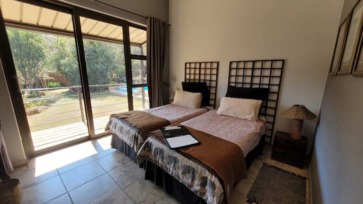 მთავარი სახლი, საძინებელი 3, 2 ერთადგილიანი საწოლი