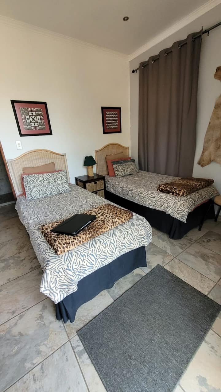 კოტეჯი, მე-2 საძინებელი, 2 ერთადგილიანი საწოლი