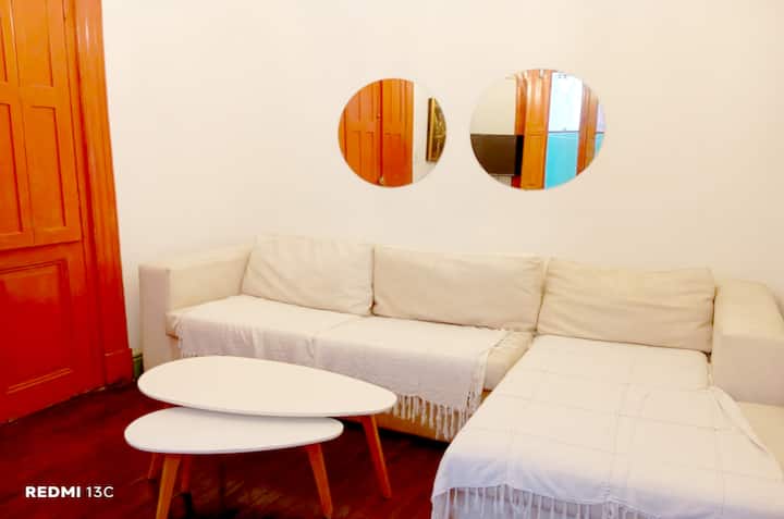 Departamento de 2 dormitorios con patio en Constitución