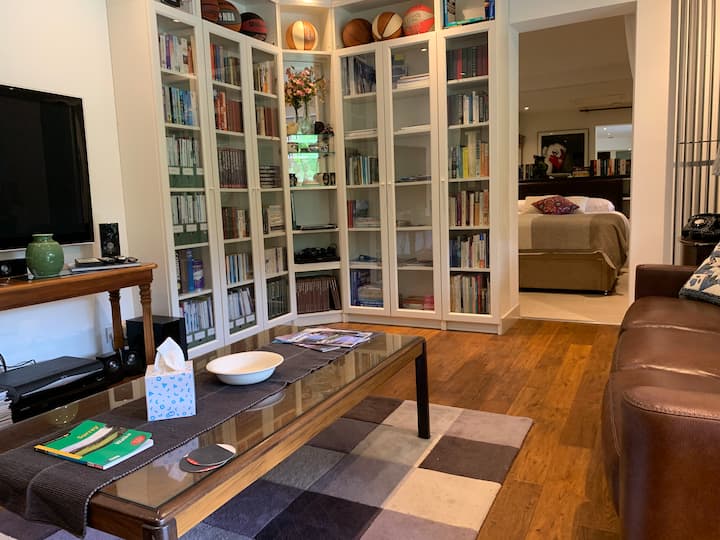 Cosy Retreat With Tennis Court In Surrey Hills. - Farnham
