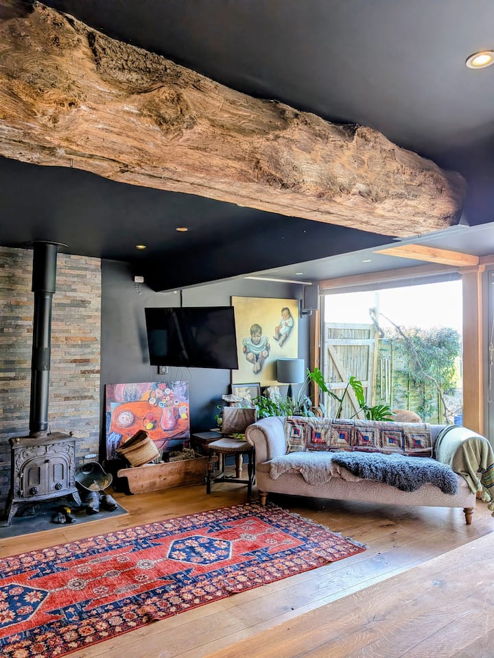 Artist's Hawkhurst Home With Heated Pool & Sauna - Cranbrook, UK