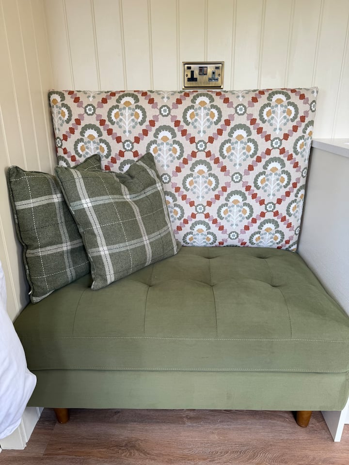 Romantic Shepherd's Hut | Country Pubs | Bristol - Clevedon