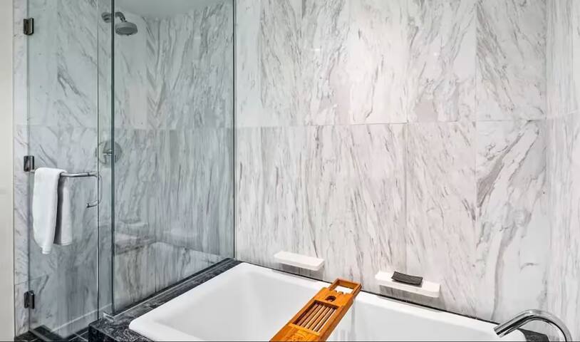 Waterfalls Hotel – Empress Suite 2 Bedroom gallery image 5