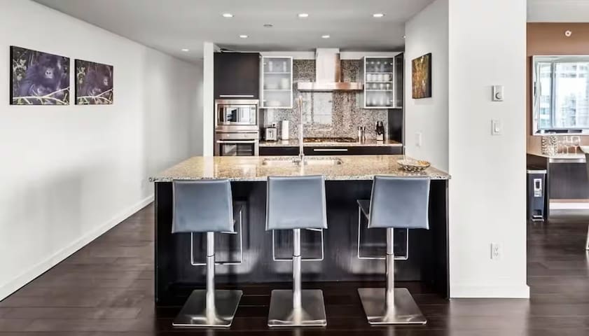 Waterfalls Hotel – Empress Suite 2 Bedroom gallery image 3