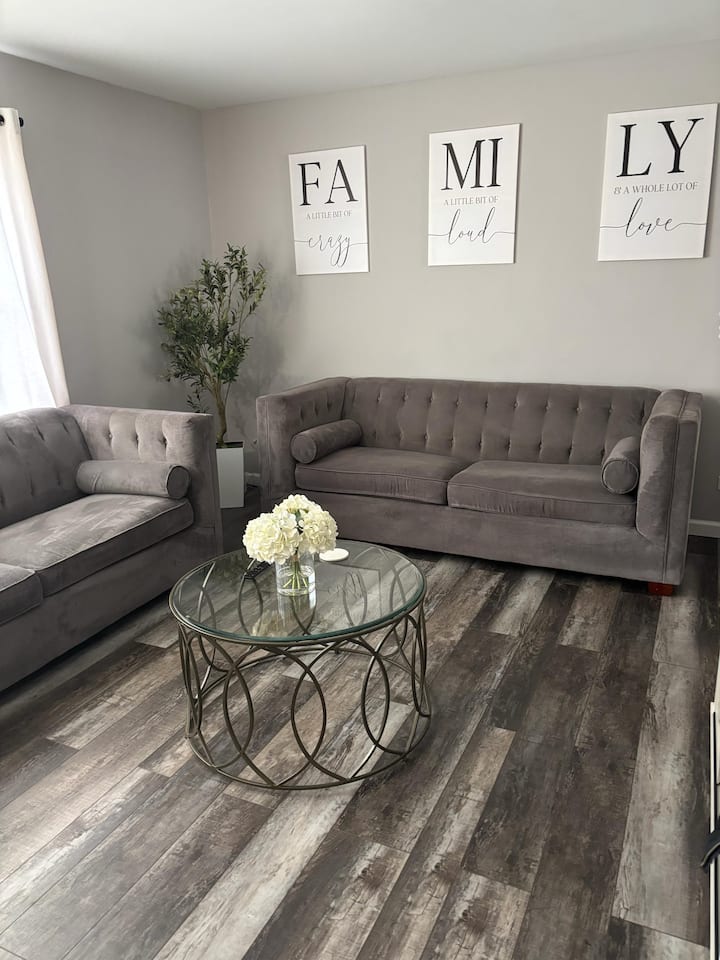 Naval Base 10 Min - Cozy Home - North Chicago, IL