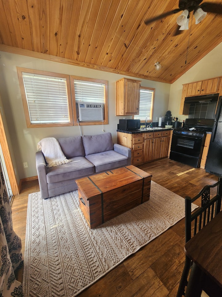 Cozy Cabin Near Lake Travis - Lago Vista, TX
