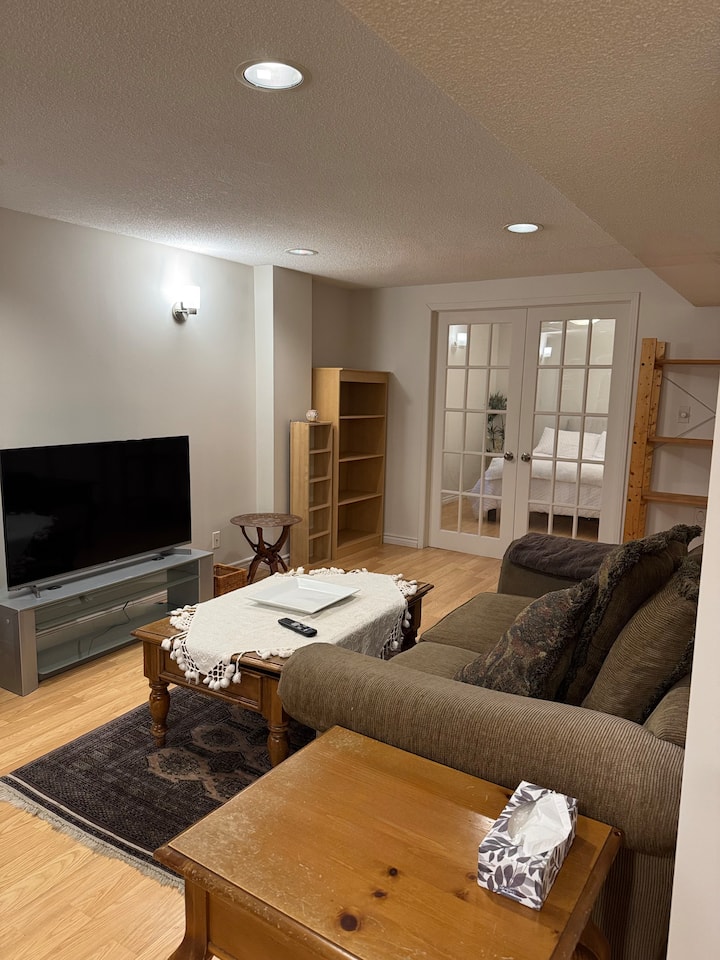 Large Cozy 1 Bed Basement Apt - Mississauga