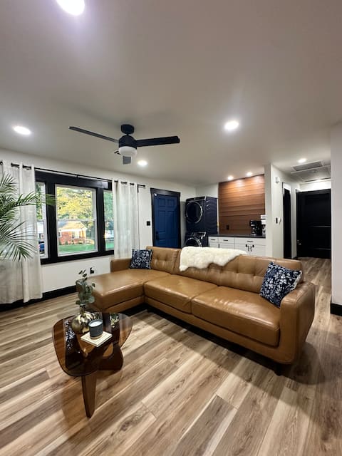 Top Airbnb: The Cozy Den at Charlotte in Thomasboro / Hoskins