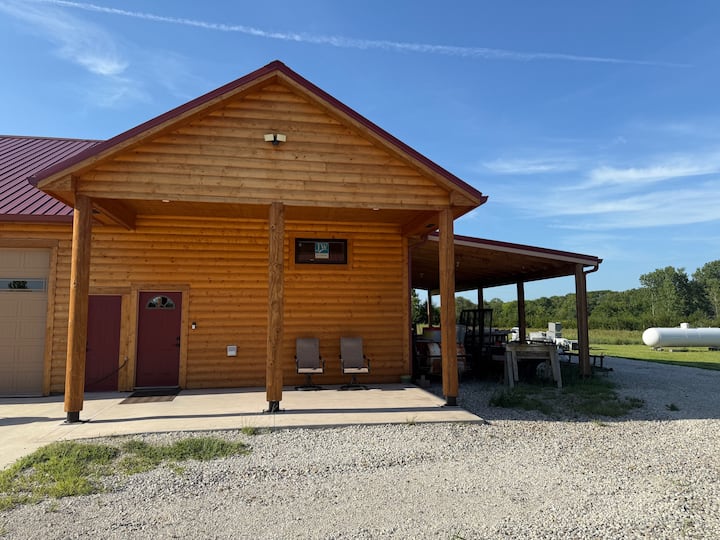 Relax In This Rustic Retreat! - Shawnee State Fishing Lake, KS