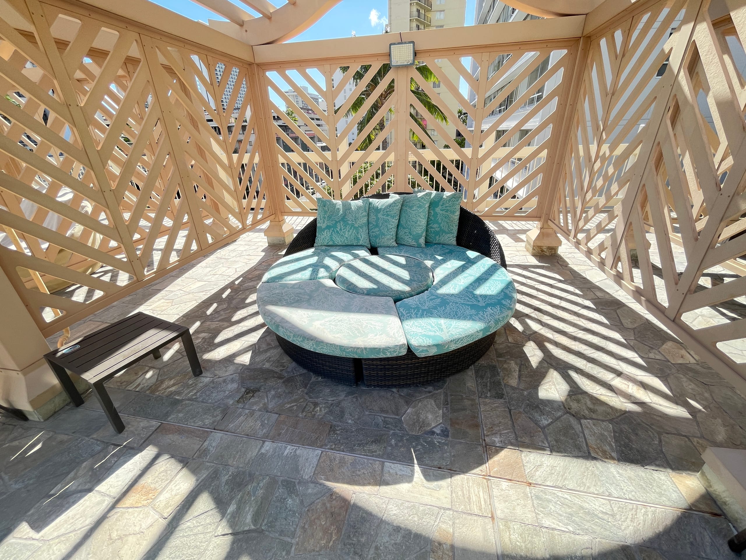 Modern upgrade near beach amazing views king bed - Image 30