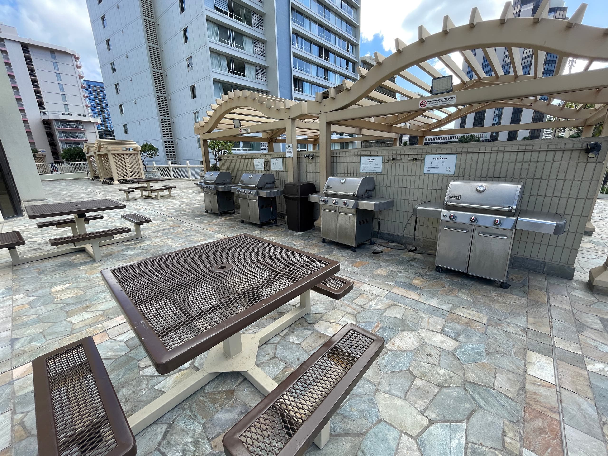 Modern upgrade near beach amazing views king bed - Image 35