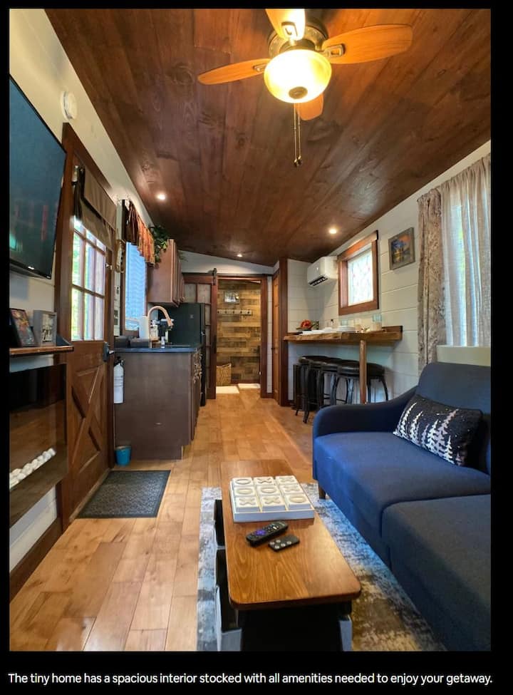 Tiny Pine Lakefront Cabin, Dock, Kayaks & Fire Pit - New Hampshire