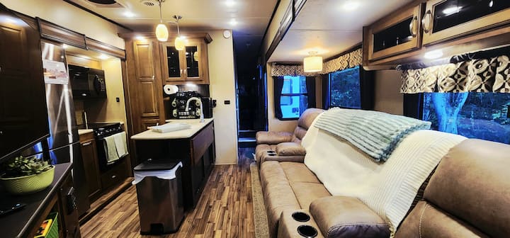 Cedar Creek Hideaway Rv (Hot Tub & Outdoor Tv) - Great Smoky Mountains National Park