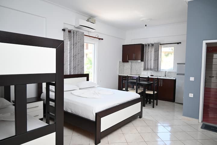 Villa Zeka-quadruple Room - Ksamil