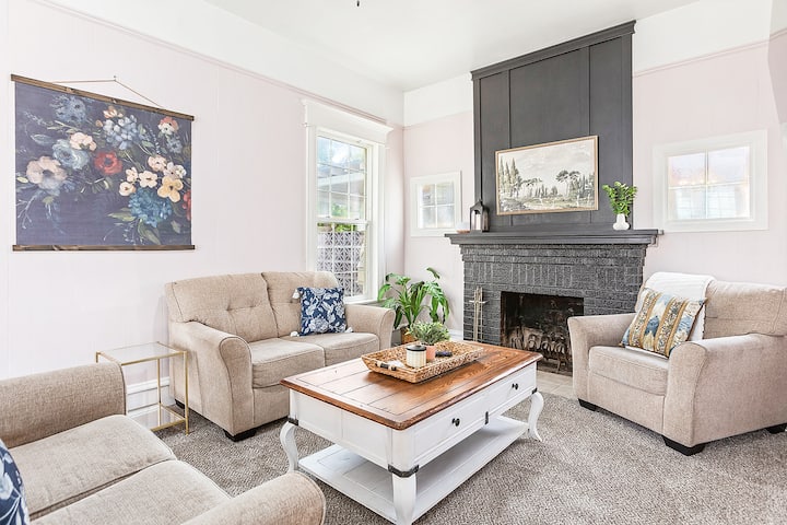 Charming Victorian Retreat Near College & Hospital - Lewiston, ID