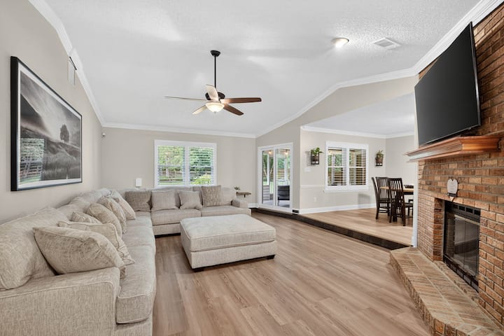3br Retreat W/ Firepit + Big Garden | Washer/dryer - Tallahassee, FL