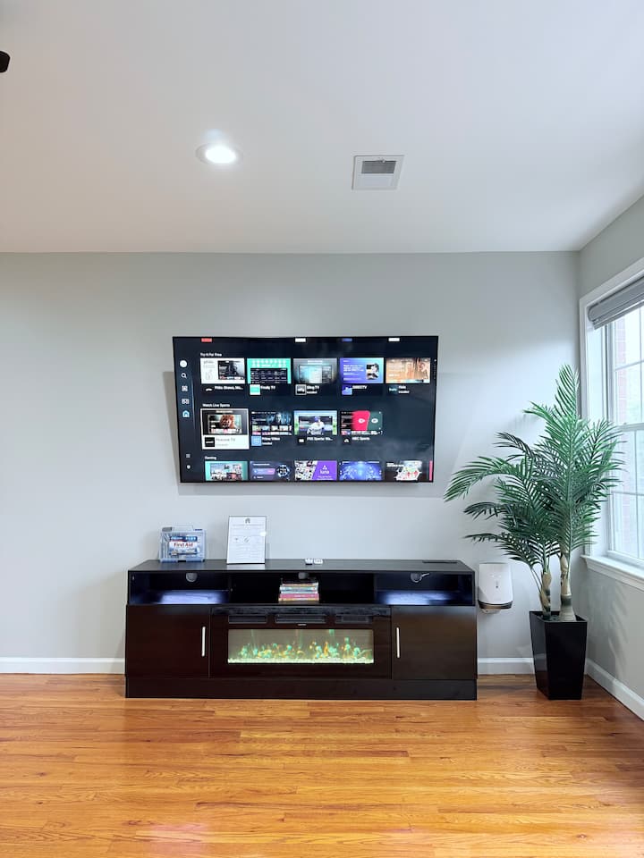 Explore Nyc/nj
Stylish Stay W/garage+ev Charging - New Jersey