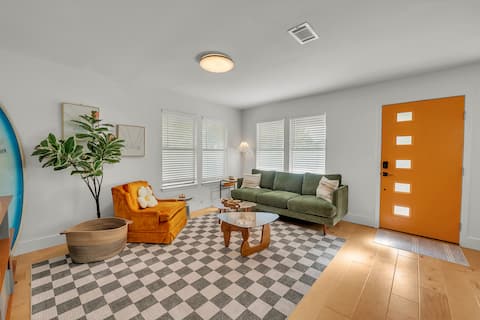 Top Airbnb: Colorful Home with Private Yard - Walk to East 6th in Central East Austin