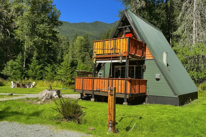 A-frame @ Entrance To Rainier W/ Hot Tub & Wifi - Mount Rainier National Park