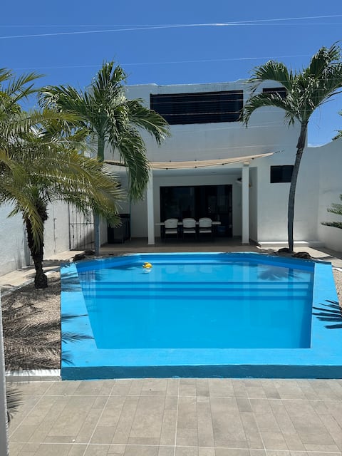 House in Progreso with pool, near the boardwalk