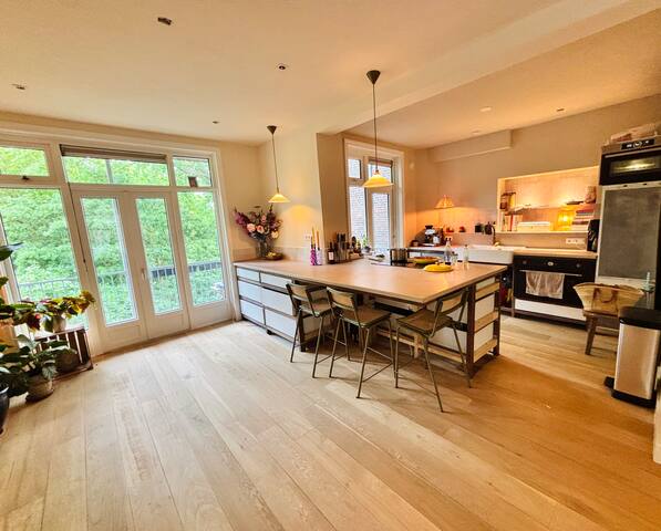 Spacious apartment Vondelpark gallery image 3