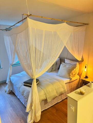 Spacious apartment Vondelpark gallery image 2