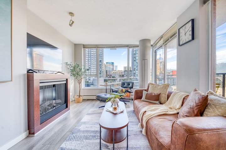 Bc Place & Skytrain 1 Min & Free Parking & Pool - Vancouver