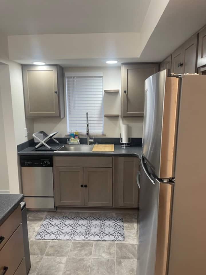 Elegant Apartment In Lansing - East Lansing