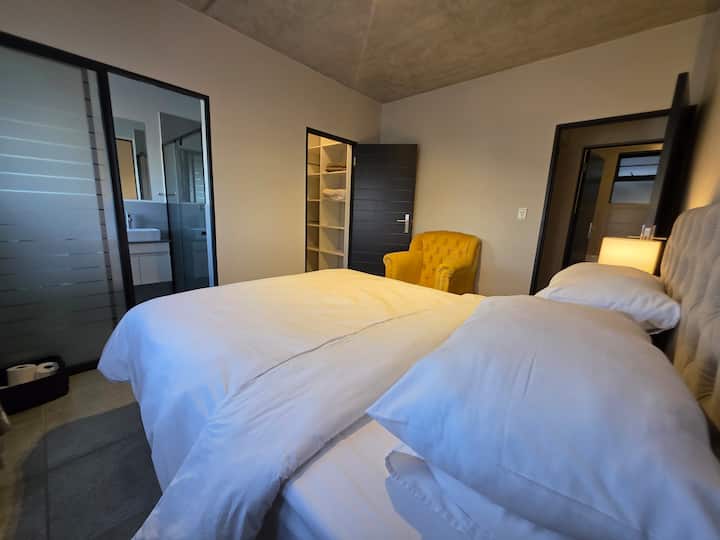 удобно легло