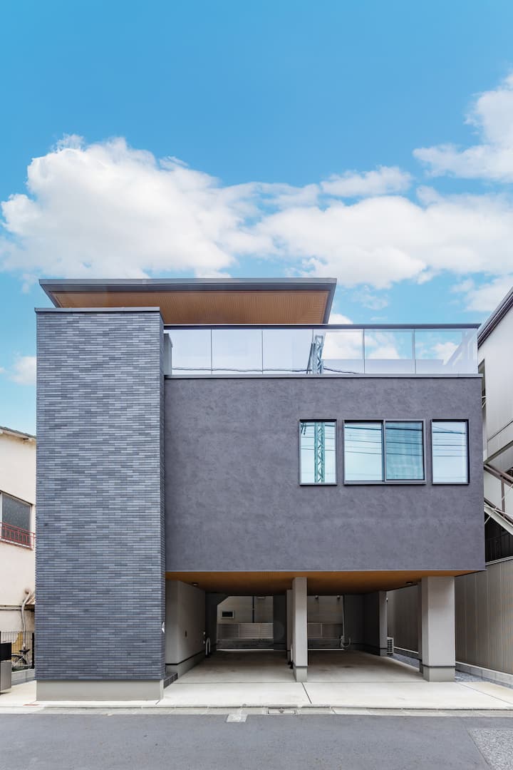 玄関まで、東京 100㎡+ 浅草/東京スカイツリー直通|駅徒歩5分|一軒家|1台駐車可