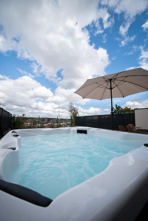 The Golden Bubble / Spacious terrace / Jacuzzi / 4 BR