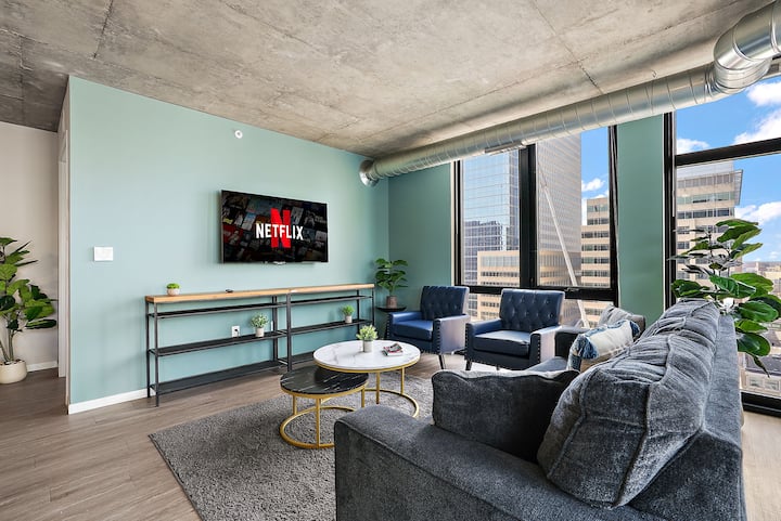5-star Luxury Downtown Condo: Pool • Gym • Lounge - Marais poitevin